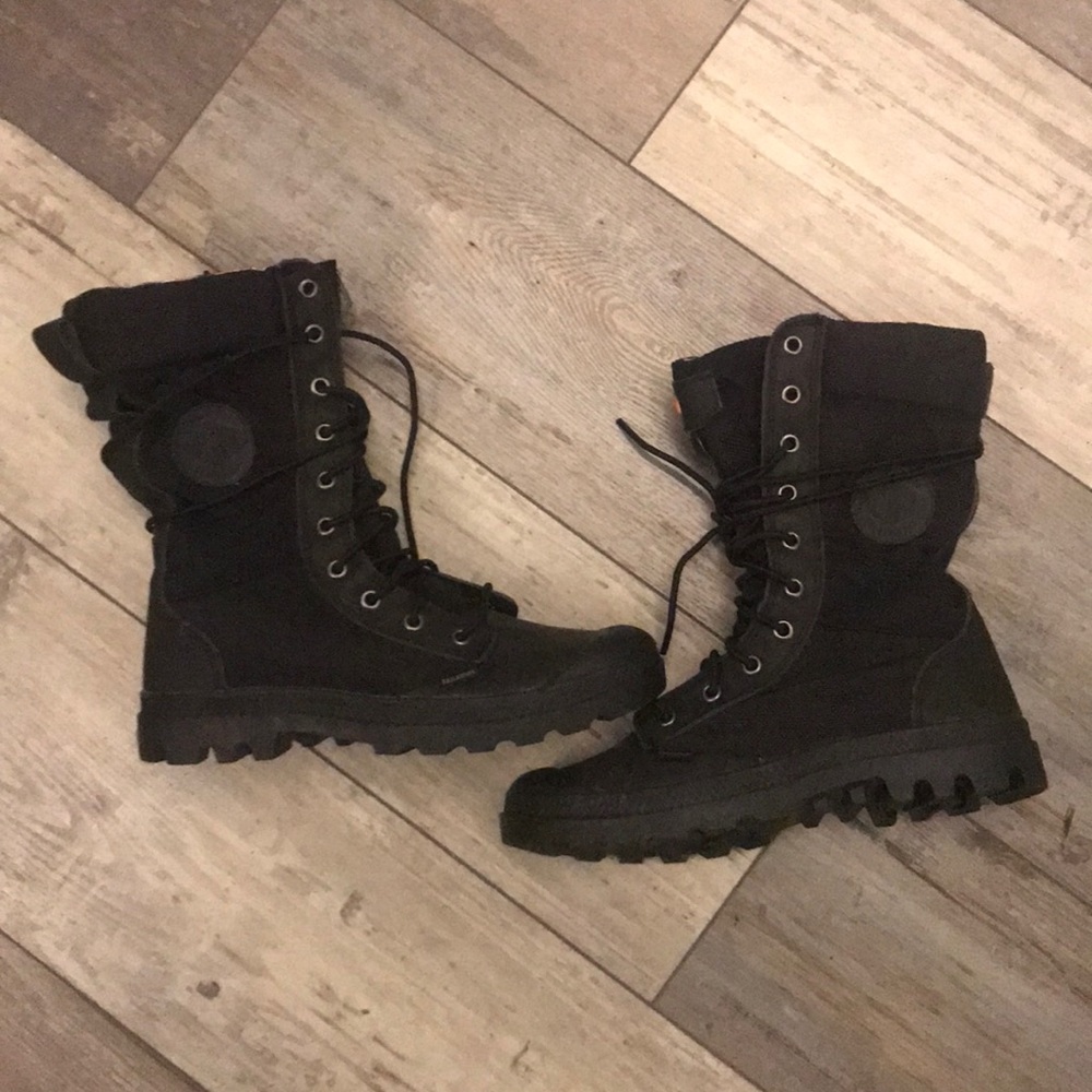Palladium boots in black size 8